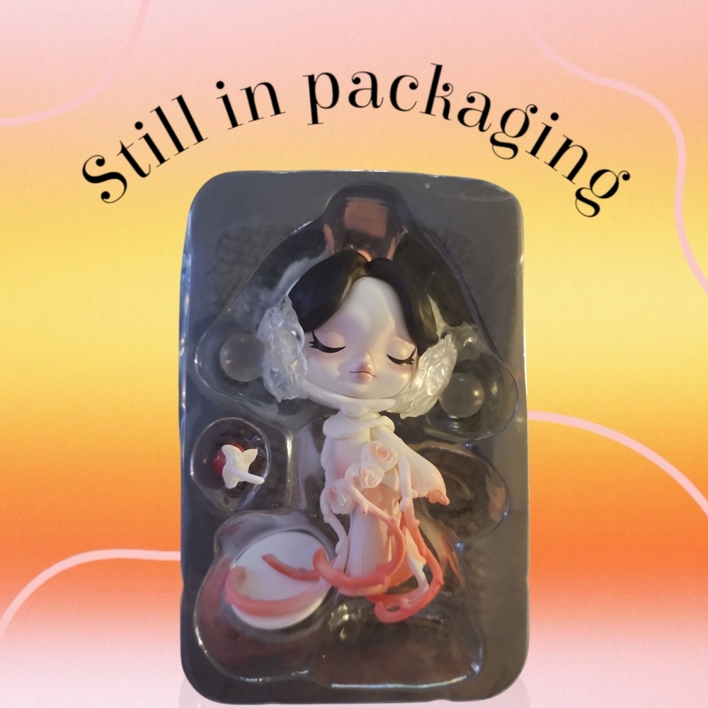 Special Edition Romantic Rose Pendant came to me as a blind box